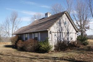 You've always wanted a cabin setting on top of a hill. Here it is! and it joins Ozark National Forest. Great for hiking, hunting or just relaxing. Just 40 minutes out of Russellville and 30 minutes out of Clinton. What are you waiting for? Call Today!