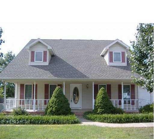 This is a gorgeous home in a great location. Just minutes from the Wal-Mart Home Office and walking distance to an elementary & middle school. The home features 2 master suites and 3 full baths. Granite counter tops in the kitchen and wood fenced backyard.