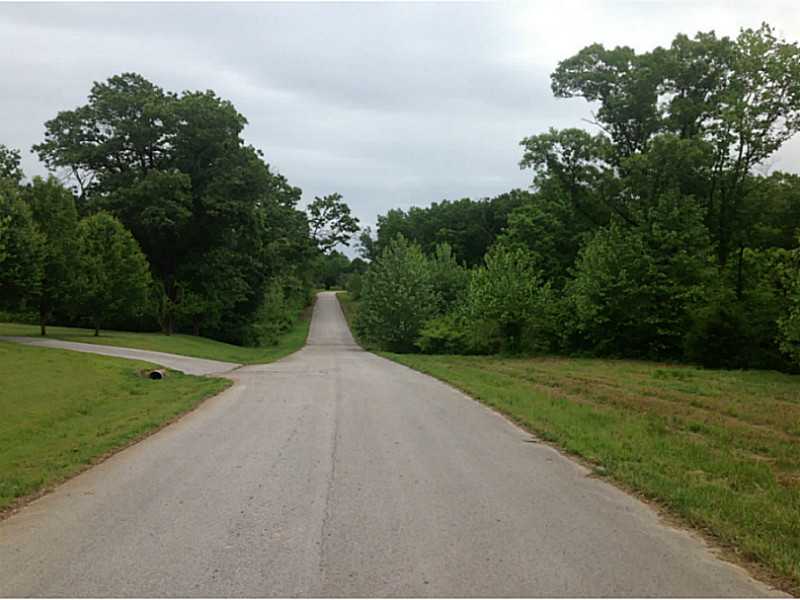 Wooded 1+ acre lots in North Rogers Subdivision ready to build on!  There is public water, public gas, paved roads, and protective covenants, neighborhood park, Rogers School District.  2500 square feet minimum.Great for speculative or custom built homes!,42 available lots.