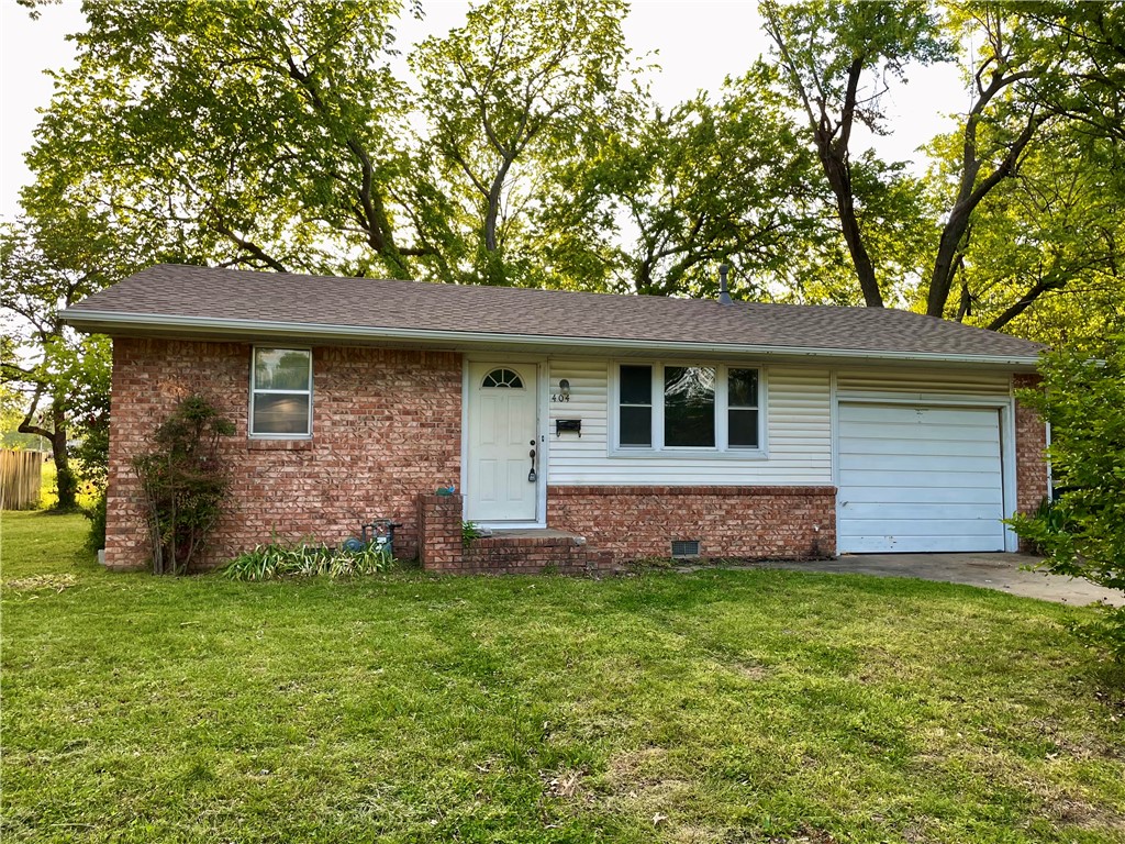 Charming and conveniently located, this 2-bedroom, 1-bath home sits on a no-through street in the heart of Springdale. Inside, you’ll find a cozy living room with a decorative pass-through to the kitchen, wood-stained cabinetry, gas range with hood, stainless dishwasher, and a built-in hallway cabinet with drawers for extra storage. The home also features a full bath with a tub/shower combo, a one-car garage, and a welcoming front stoop. Enjoy the back patio and open yard—perfect for relaxing or entertaining. Just around the corner from the aquatic center, Murphy Park, the library, restaurants, and shopping, and only minutes to Downtown Springdale and nearby trails—this location offers both convenience and lifestyle! Whether you're looking for a new home or looking for an investment opportunity, this property offers great potential. Don’t miss your chance to own a home with easy access to everything Springdale has to offer. Per the Seller, new roof as installed November 2025.