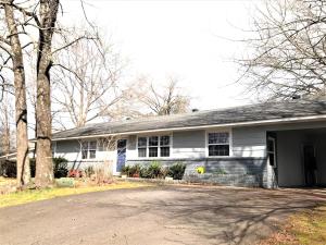 Cute, Dover Heights 3 bedroom home with an option of 4th bedroom or bonus room, 3 baths, and 2 living areas. Have ample space for your family with just under 2600sqft without emptying your pockets!