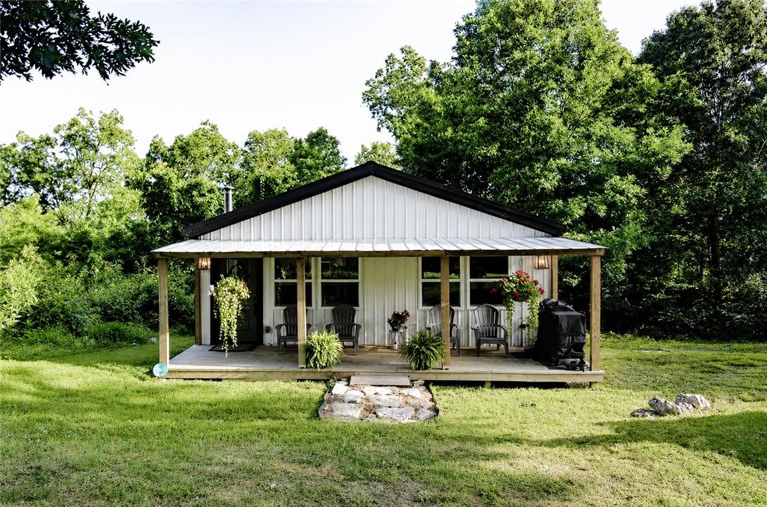 Escape to the Ozarks with this beautiful 20 acre m/l property just minutes from historic Eureka Springs, Arkansas! This inviting home offers the perfect blend of comfort, privacy, and outdoor adventure.
Surrounded by mature timber and stunning views, the property is ideal for hiking, wildlife watching, ATV riding, or simply enjoying the peaceful setting. Whether you’re looking for a full-time residence, weekend getaway, or investment opportunity, this property offers endless possibilities.
Conveniently located near Eureka Springs’ shopping, dining, lakes, and outdoor recreation, this unique
Property Highlights:
20 acres m/l scenic acres
Comfortable, well-maintained tiny home
Expansive Ozark views, Recreational land with abundant wildlife
Mature trees and natural beauty, Private setting with convenient access to Eureka Springs
Ideal as a primary residence, vacation home, or investment property.
Newer well and electric 2022