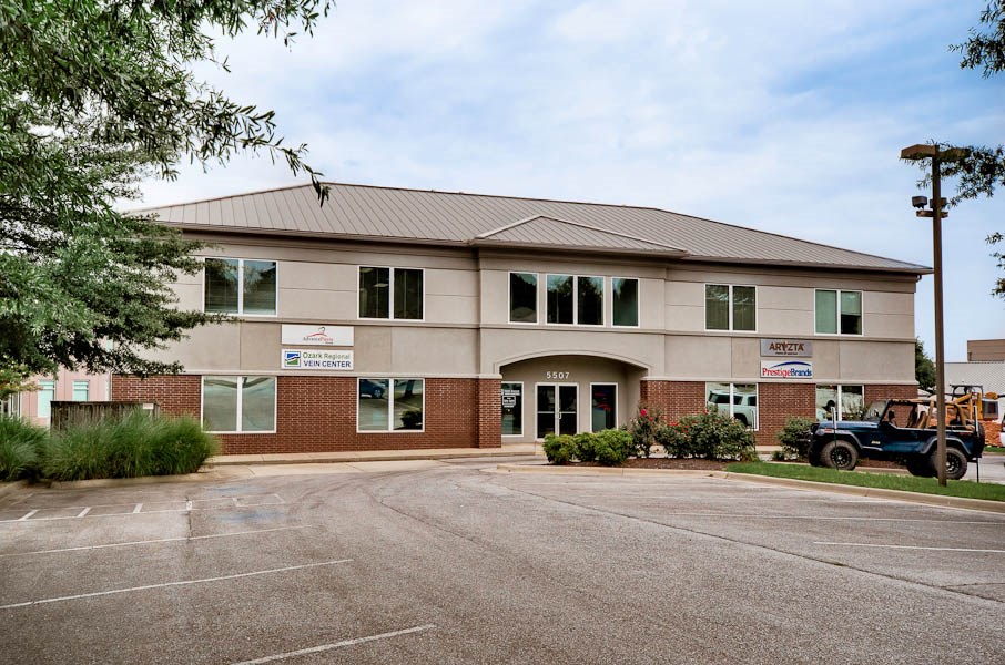 Office building for sale.  2nd floor fully leased through 2019. 78% leased. 1 space only remaining. Current tenants include Taylor Farms, Advanced Pierre, Prestige Brands and Ozark Dr. Keever 
NOI $102,201
Cap rate 6.81