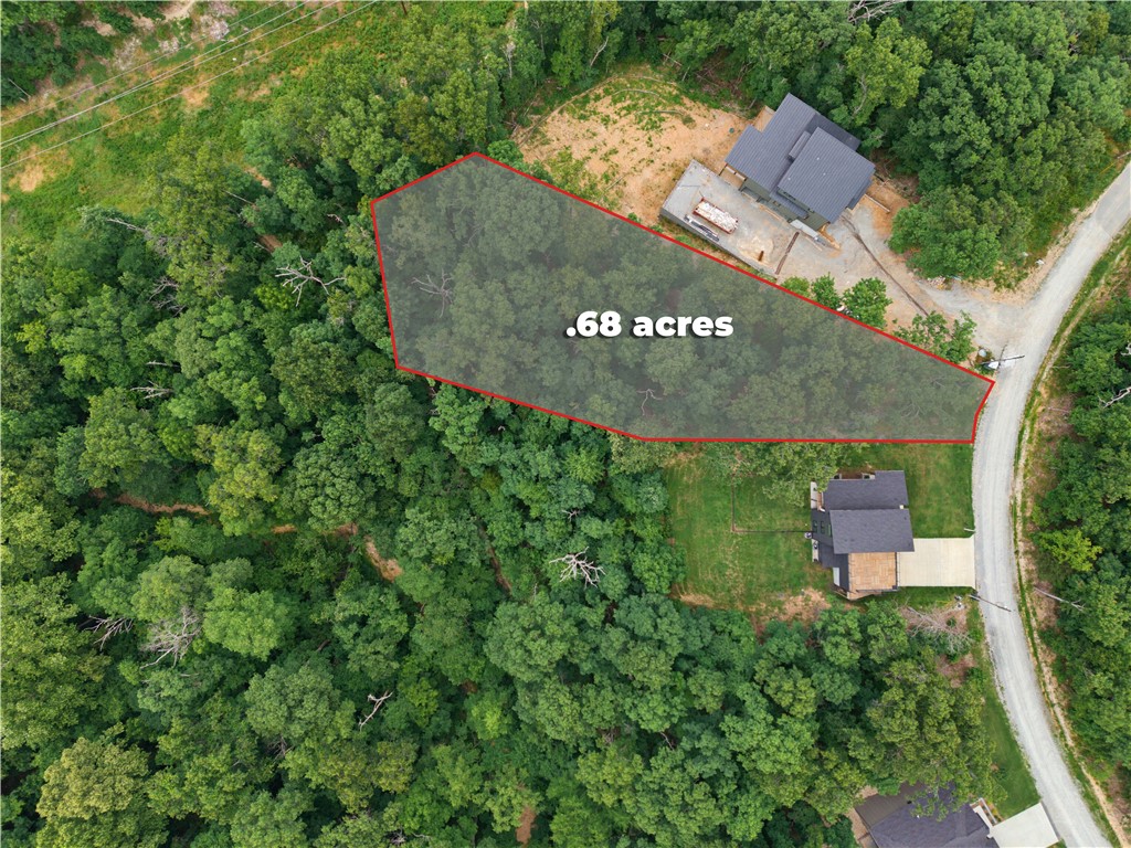This buildable lot on Chatburn Drive backs directly to the Tunnel Vision Trail, offering immediate access to Bella Vista's world-class mountain biking system. Even better, it can be purchased together with 52 Chatburn Drive, currently listed for $599,000, creating a unique opportunity to own over an acre in one of Bella Vista's most desirable locations.
Surrounded by high-end homes, including a $1M+ custom home currently under construction next door, this is a prime homesite with incredible potential.