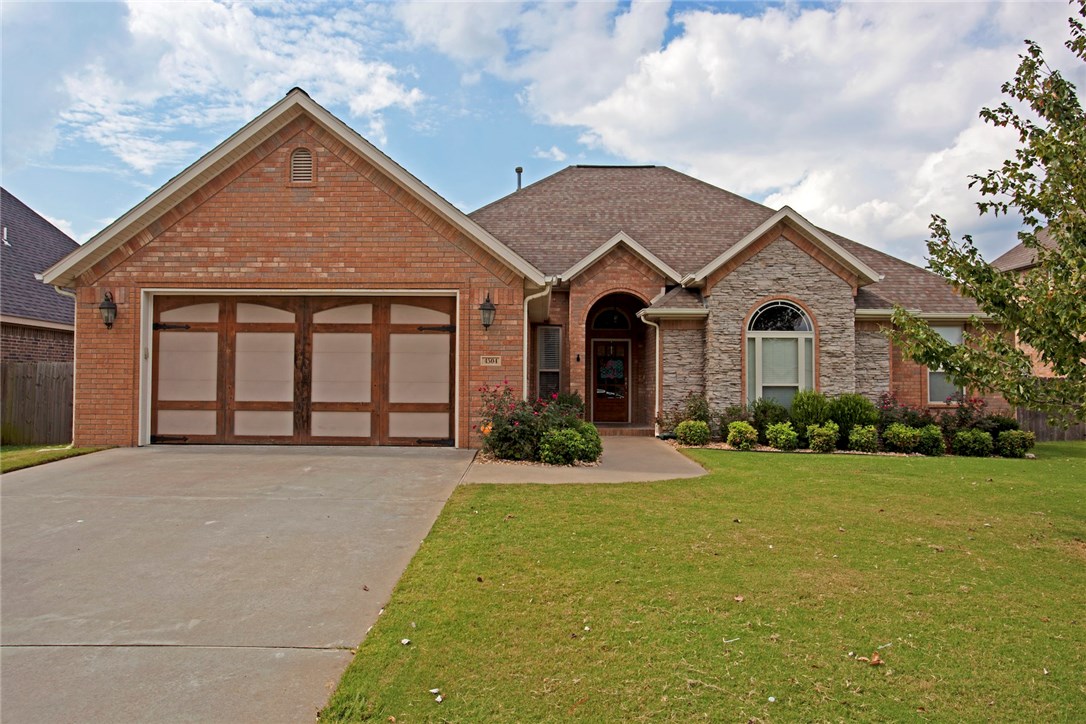 Completely updated and spacious home, right in the heart of Bentonville. Conveniently located near schools and the Community Center with only a 4 mile drive to I-49. Home features newer carpet in all bedrooms (2014&2015), Complete master bathroom shower renovation, all new paint in 2016, updated fixtures, 3/4 replacement and complete staining of fence, and added office/bonus space in 2017. Come check out those updates, and more!