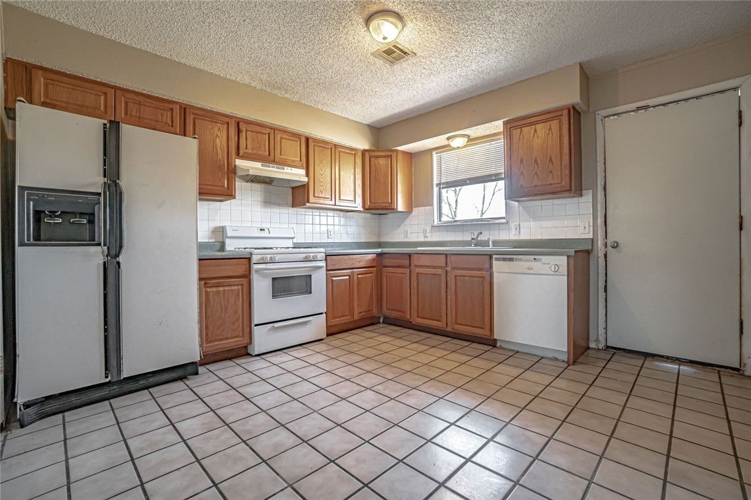 Hendrix Sub Ph I & II Rogers - Residential Lease