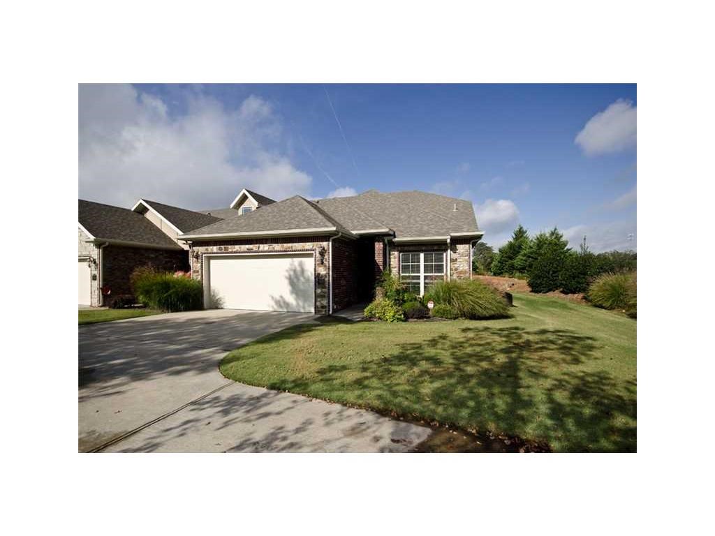 ENJOY MAINTENANCE FREE LIVING AT ITS BEST IN THIS BEAUTIFUL GATE COMMUNITY. THIS TOWNHOME OFFERS GORGEOUS HARDWOODS FLOORS, GRANITE COUNTERTOPS, AND MANY MORE TOP OF THE LINE FINISHES.