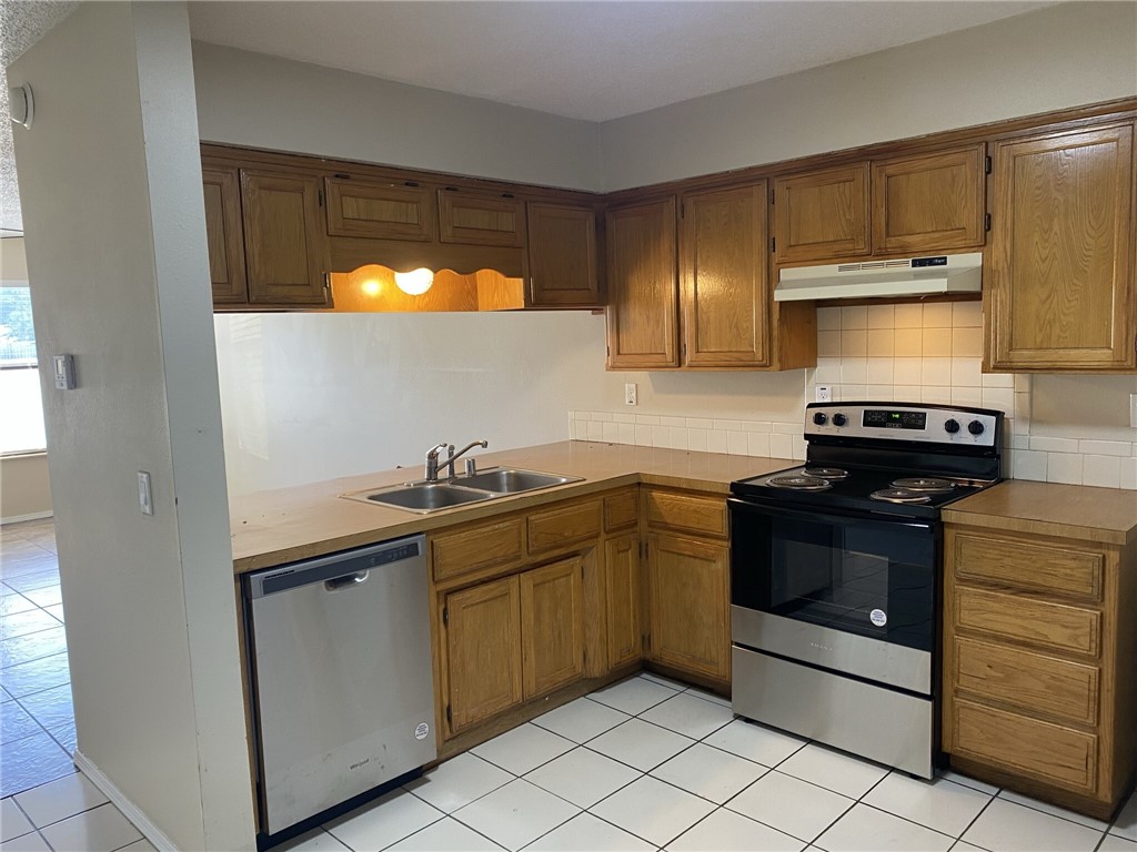 DURHAM PLACE - Residential Lease