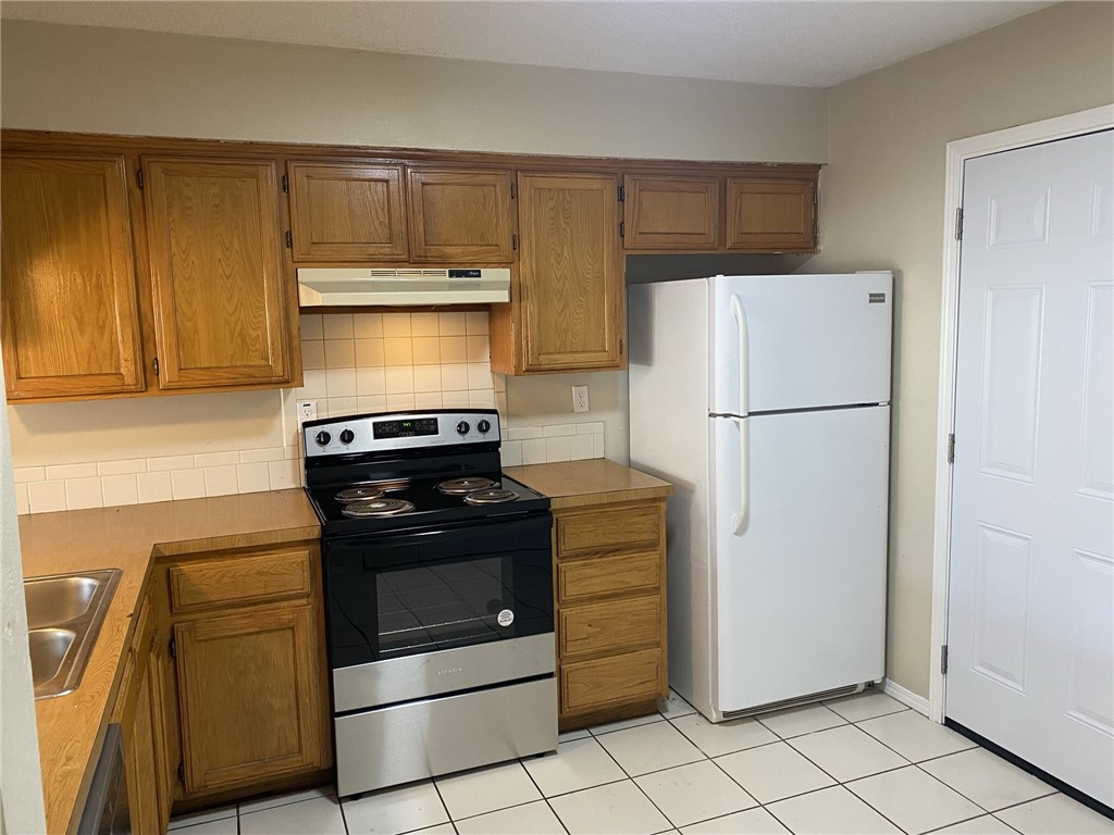 DURHAM PLACE - Residential Lease