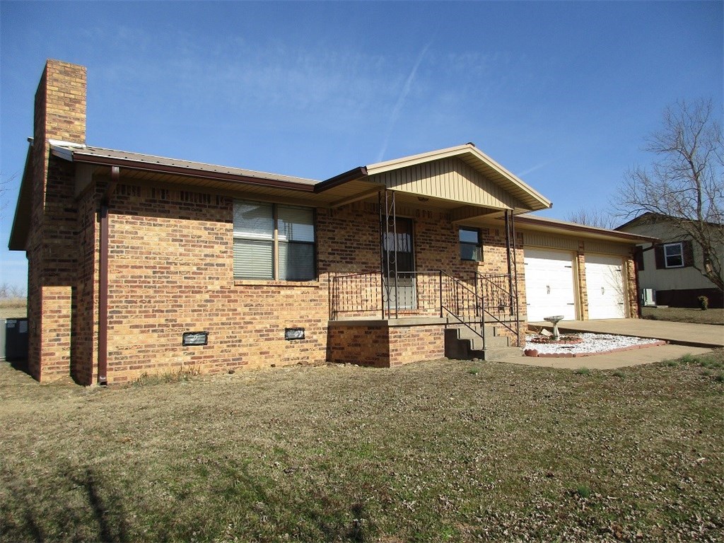 Good, well maintained property.  2 bedrooms, 2 bathrooms, native stone fireplace with insert, 2 car garage.
Roof, heat and air and garage doors have all been replaced.
