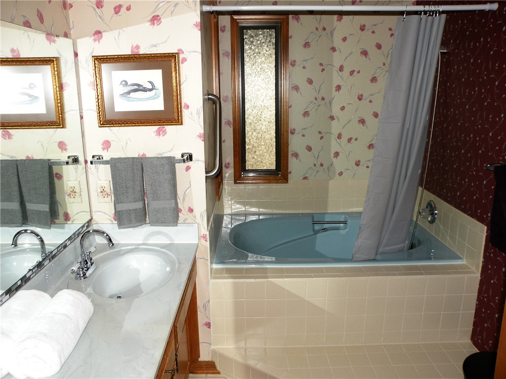 Unit 111 Holiday Island - Residential