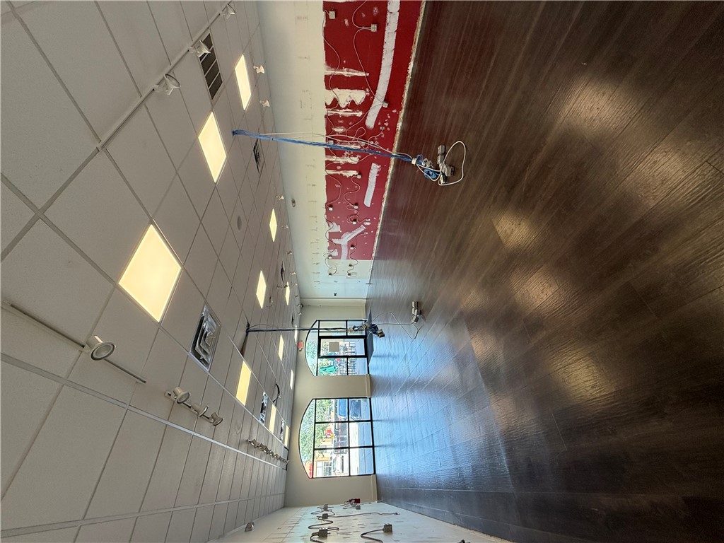 Tuscany Square - Commercial Lease