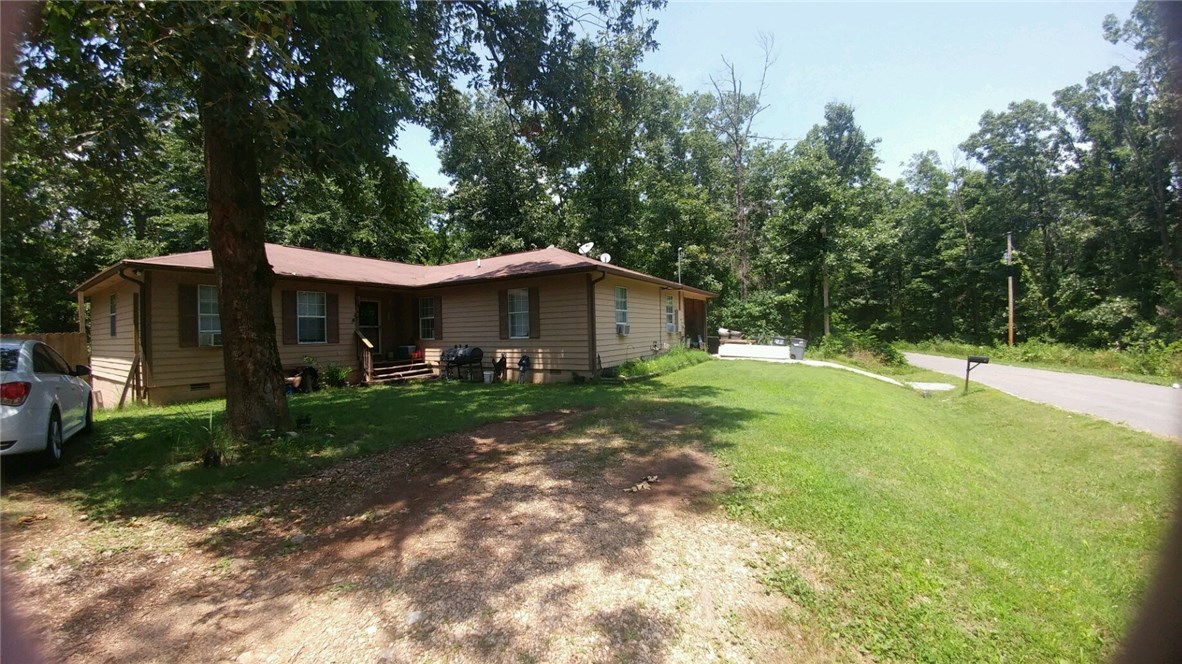 Investors or flippers, this one is for you and it's priced accordingly!  Thinking of becoming the Chip & Joanna Gaines of NWA?  This is a fixer upper, for sure! Not going to sugar coat it, needs flooring, paint, air does not work but these are things that can easily be fixed.  On the good side, it has the square footage, 4 bedrooms, 2 baths, pantry, large rooms and good bones.  Easy access to Pea Ridge.  Will NOT go RD, VA or FHA.  Needs to be reno, conventional in house or cash!