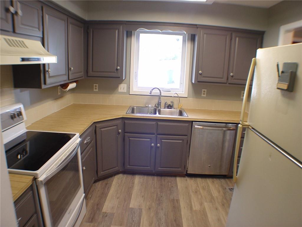 Brompton Courts Bvv - Residential Lease