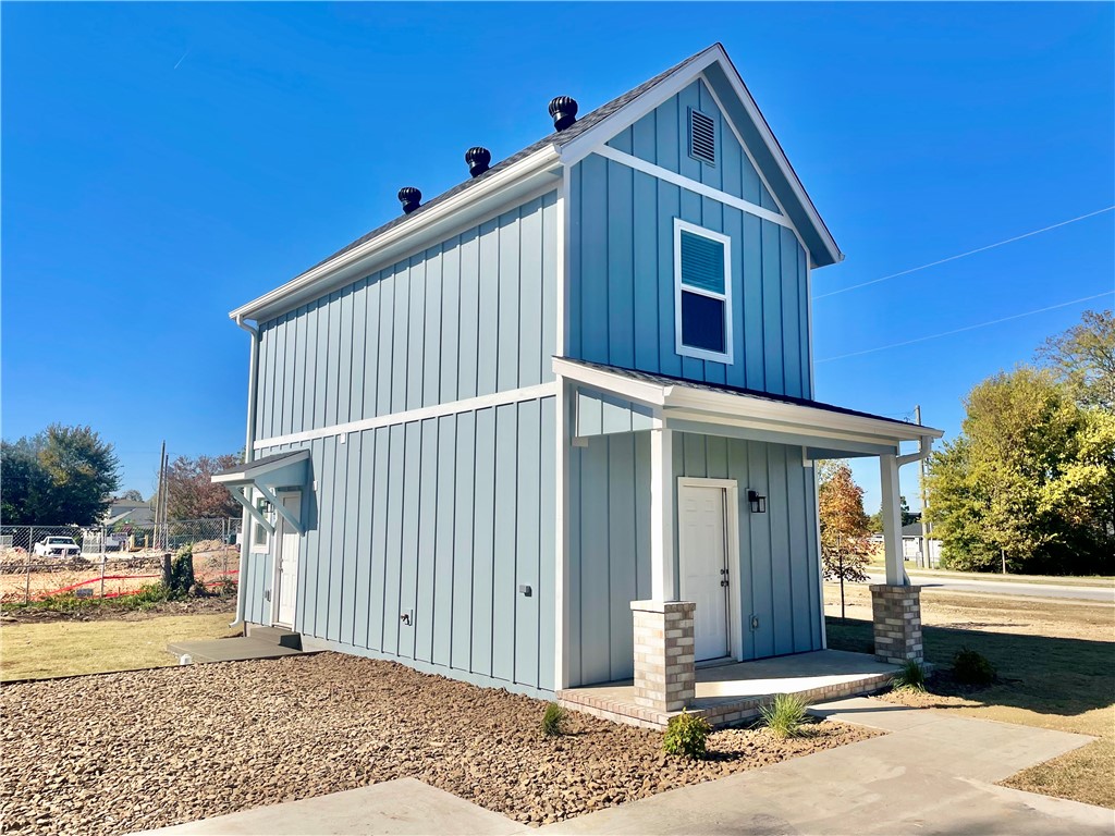 Downtown Springdale  cottage with 2 parking spaces. Razorback Greenway trail is in front yard, and home is within close proximity of Luther George Park. This 2 bedroom cottage comes with all new appliances including a refrigerator and a stacked washer and dryer. This brand new home has a zoned HVAC unit, granite countertops, LVP floors, a nice front porch, and a large yard for activities. The full bathroom is on 2nd level, and a half bathroom is on the main level. Home is wired for an external electric car charger. Construction site behind home is a townhomes project.