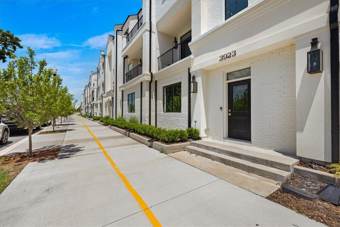 Pinnacle Heights Rogers - Residential