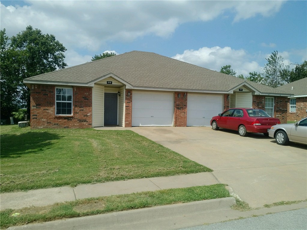 Nice duplex in Centerton featuring 3 bedrooms, 2 bathrooms & 1 car garage. New LVP in living room, new carpet in bedrooms. Refrigerator, stove & dishwasher are included. New paint throughout.