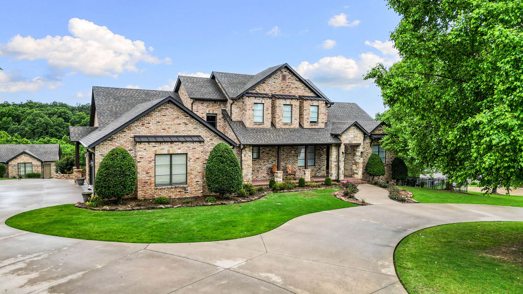Sophisticated living meets Fayetteville's natural beauty on Dogwood Canyon Loop. This stunning estate boasts 4BR, 3.5 BA, and 4,187 SQFT of meticulously designed space. Enjoy soaring ceilings, premium finishes, and a chef's kitchen with custom cabinetry. The luxurious primary suite offers a spa-like retreat, while the private, professionally landscaped yard is perfect for outdoor relaxation. Unbeatable location just minutes from the U of A, dining and trails. Schedule your private tour today!