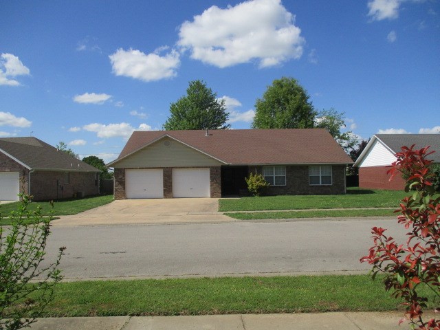 Lots of room in this nice 3 BR, 2 BA home. 1875 SF on nice lot. Close to all amenities, doctors, dentist, restaurant.  Small town with lots of local businesses. Historical Battlefield State Park, public swimming pool within walking distance. Summer ballfields close. Also, air conditioner & hot water replace 4 years ago.
