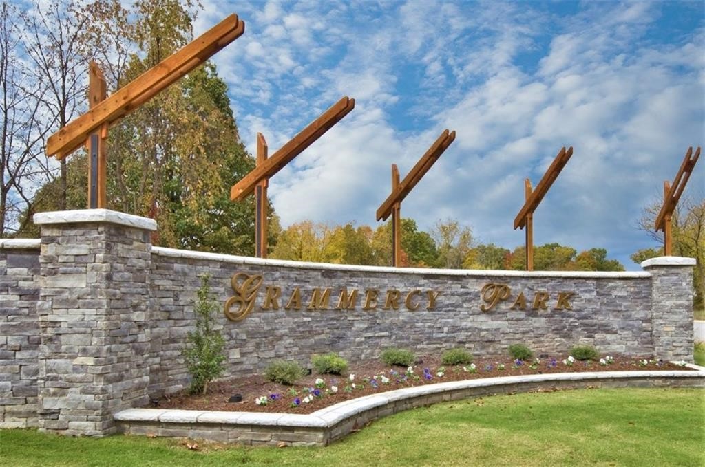 Beautiful lot near Hand Cut Hollow.