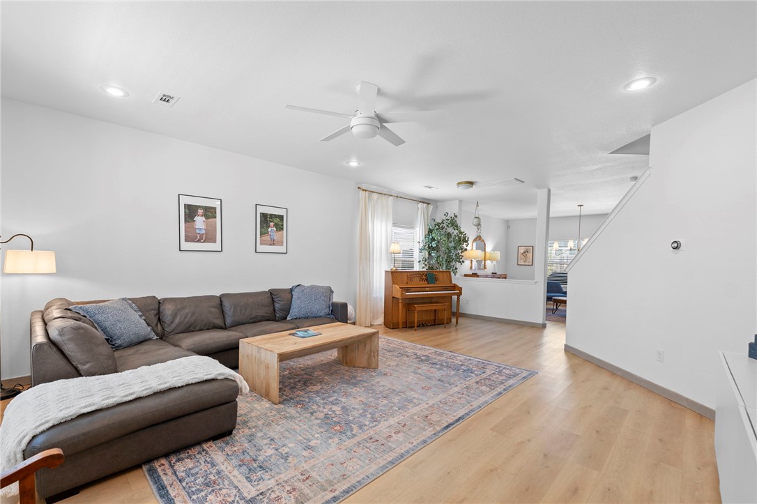 Centrally located, 4 bed/2.5 bath home minutes to Janie Darr Elementary and near to the Razorback Greenway with easy access to I-49 giving you access to all that NWA has to offer. Covered front porch and two-car garage with additional driveway parking. Abundance of natural light throughout. Spacious living area with eat-in Kitchen, with ample counter space, includes granite counters, stainless steel appliances, pantry, as well as kitchen island with bar seating area and tons of storage space! Laundry room is right off the kitchen. Upstairs has second living space/game room. Roomy primary bedroom with walk-in closet, and bath as whirlpool tub with separate tile shower. The other 3 bedrooms are very roomy, large enough for kids to have play space. Outside the screened in back porch provides space to relax while enjoying the large backyard. The neighborhood features a walking path and green space. 
Preferred lender credit available!