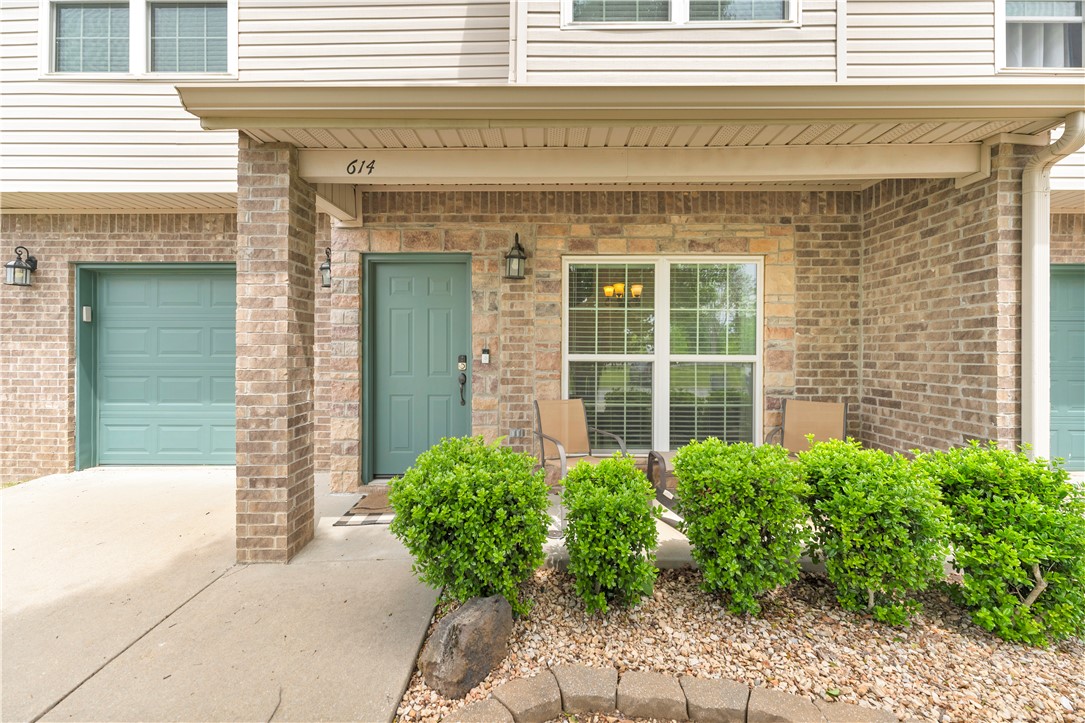 LOCATION, LOCATION, LOCATION!!! Turnkey end-unit townhome in a highly desirable area of Bentonville, just 1 mile from the new Walmart Home Office and downtown amenities. Positioned in one of Bentonville’s most connected and rapidly growing corridors, this home offers exceptional access to work, dining, and recreation.
This beautifully maintained 2-story residence features 3 bedrooms, 2.5 bathrooms, and approximately 1,764 sq ft. Built in 2007, it showcases an open-concept layout with hardwood/laminate flooring, tile accents, and a gas fireplace. The kitchen includes stainless steel appliances, granite countertops, and ample cabinetry.
Upstairs, all bedrooms are privately situated, including a spacious primary suite. Additional conveniences include in-unit laundry, attached garage parking, and a private outdoor space designed for low-maintenance living.
Enjoy direct connectivity to the Razorback Greenway and proximity to Bentonville’s top cultural and lifestyle destinations!