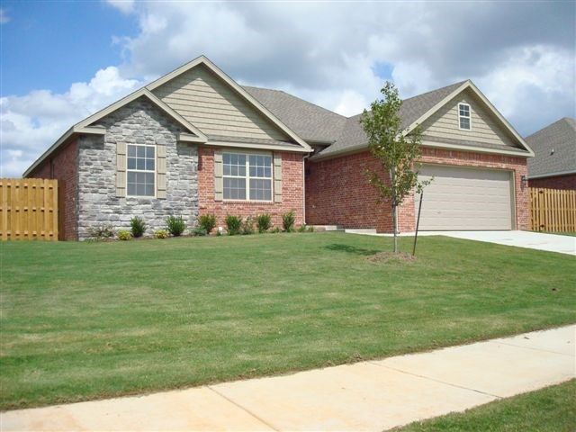 Close to Wal*Mart Home Office.  Additional $25 / month for 6 month lease term.