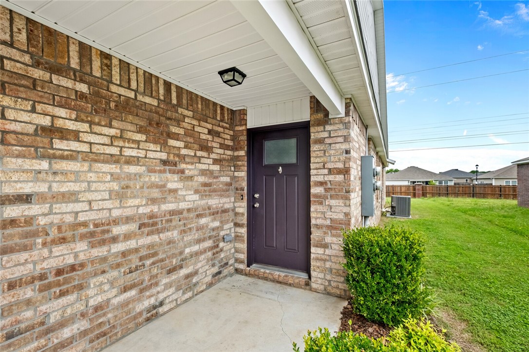 Holland Crossing Comm Sub - Residential Lease