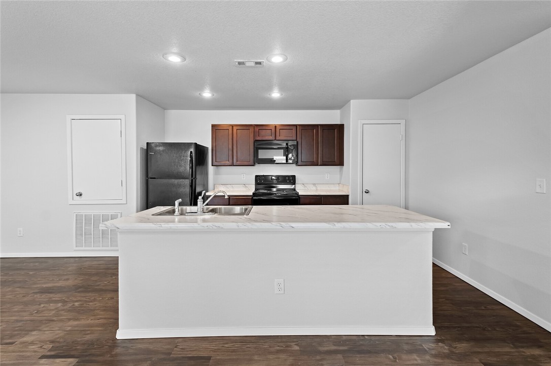 Holland Crossing Comm Sub - Residential Lease