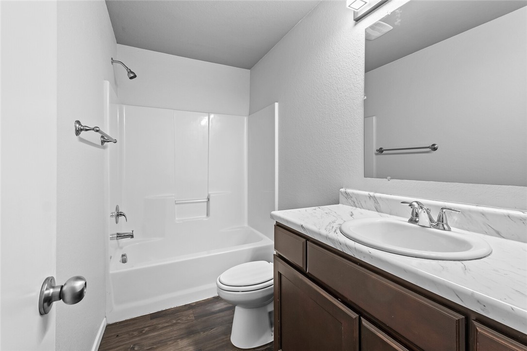 Holland Crossing Comm Sub - Residential Lease