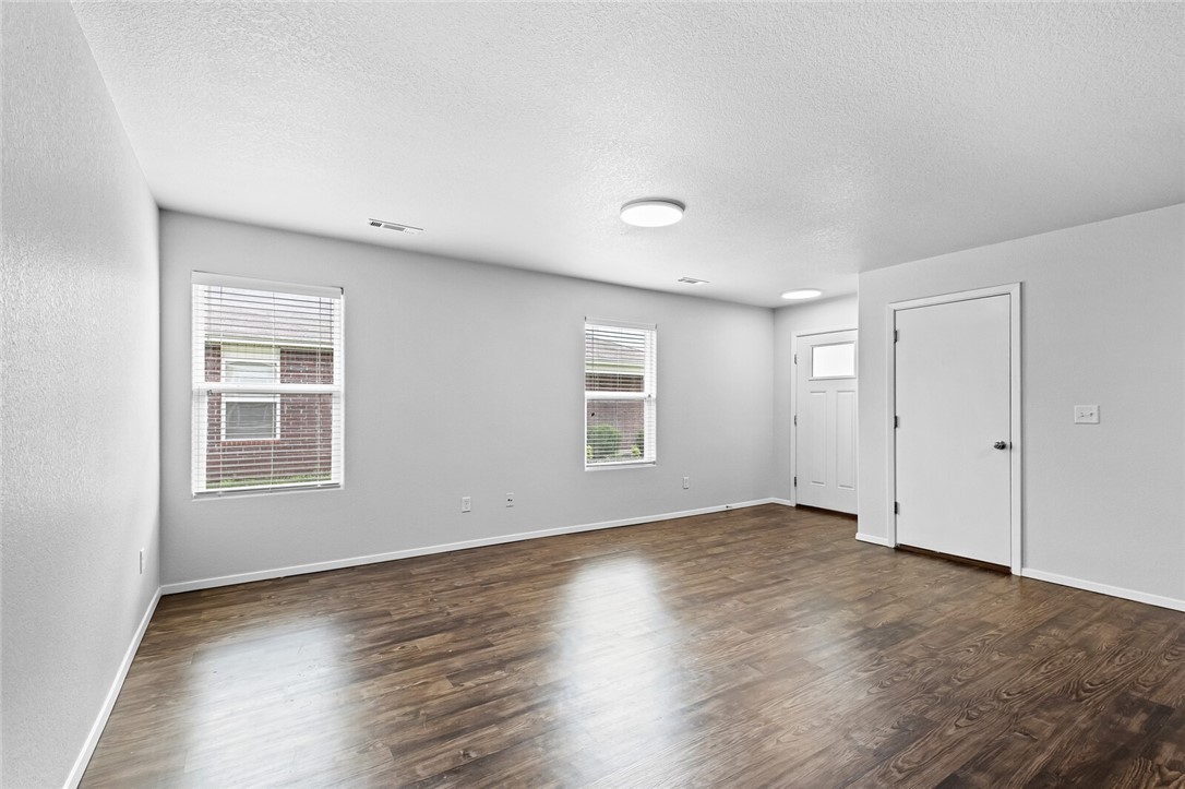 Holland Crossing Comm Sub - Residential Lease