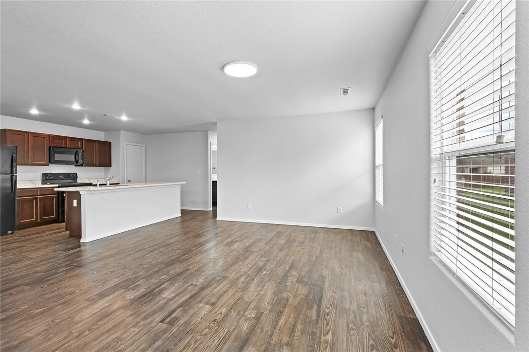 Holland Crossing Comm Sub - Residential Lease