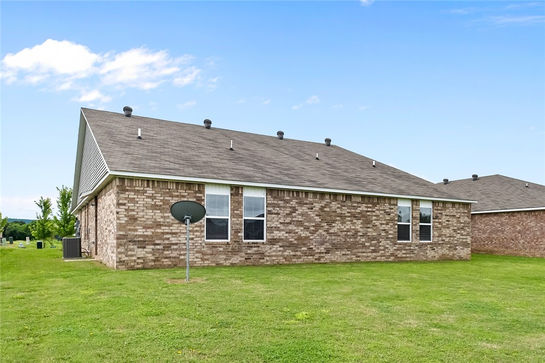 Holland Crossing Comm Sub - Residential Lease