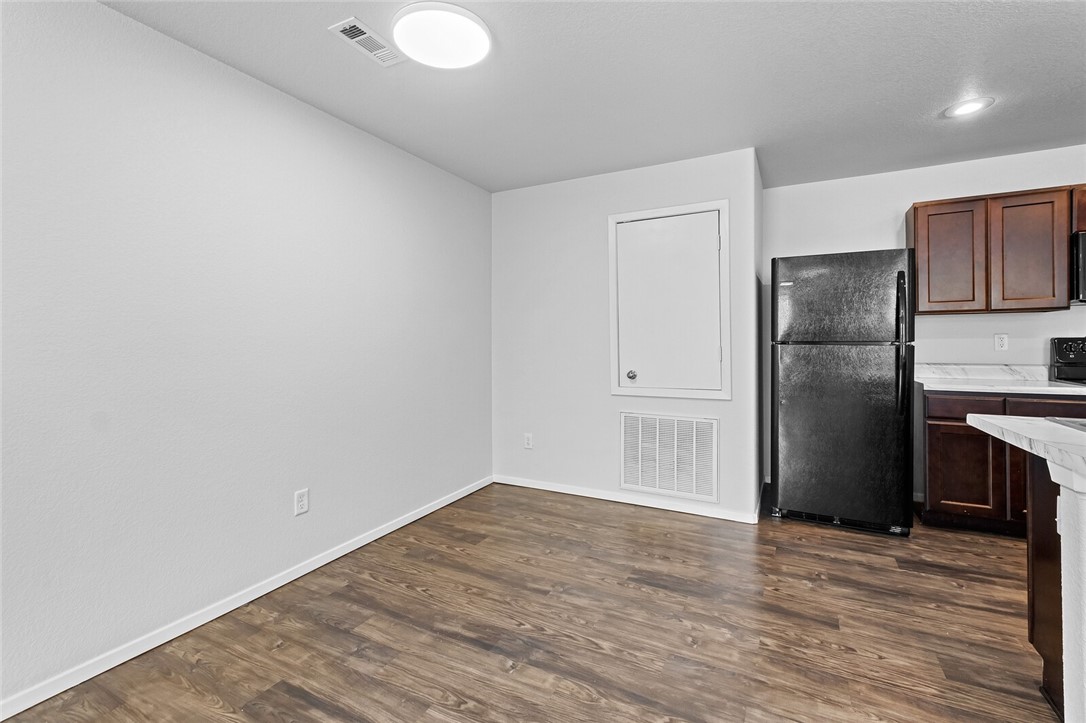 Holland Crossing Comm Sub - Residential Lease