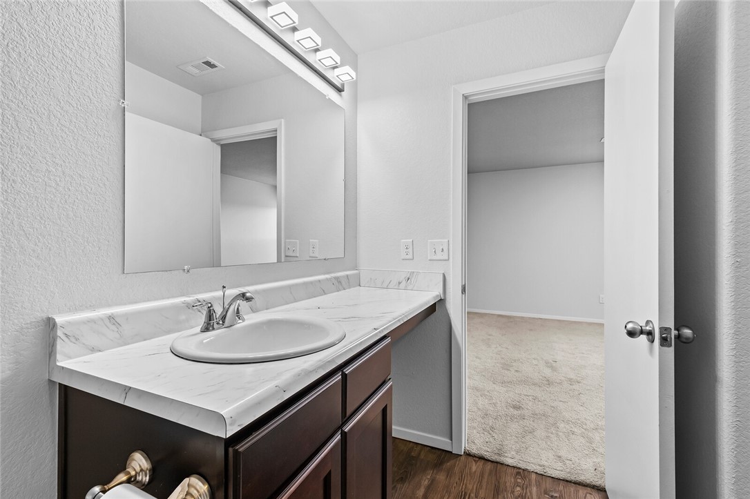 Holland Crossing Comm Sub - Residential Lease