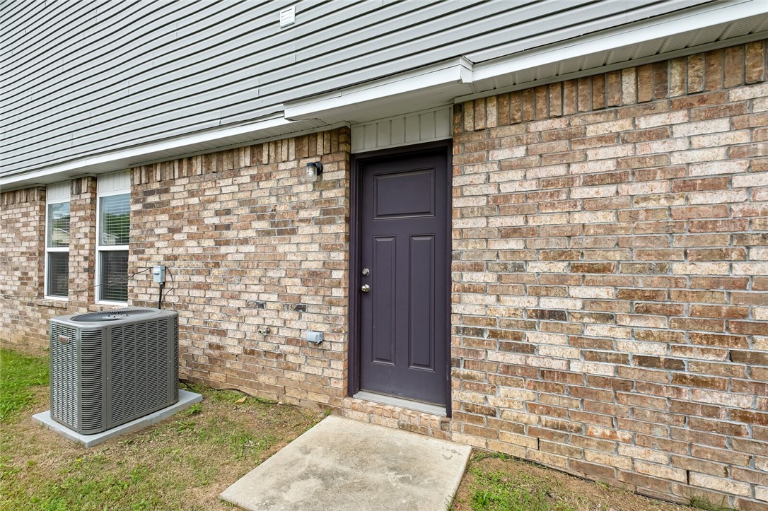Holland Crossing Comm Sub - Residential Lease