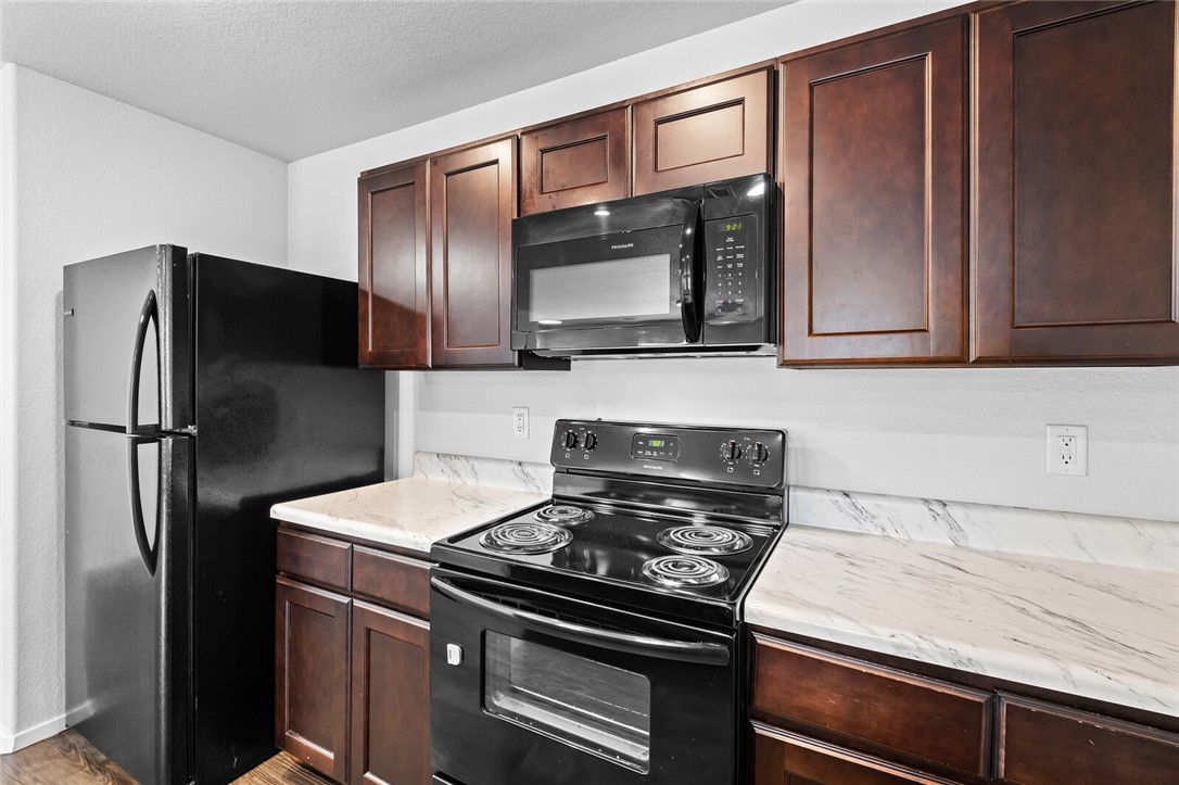 Holland Crossing Comm Sub - Residential Lease