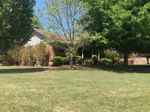 BETTER HOMES AND GARDENS AT ITS BEST!! Immaculate 4BD/3BA home in one of Russellville's most sought after neighborhoods. In laws quarters w/kitchen and eat in dinning area, gorgeous landscaping, hardwood floors, 3 car garage, privacy fenced yard, and many other extras. You have to see it to believe it. Best bargain in town at $249,900!!!