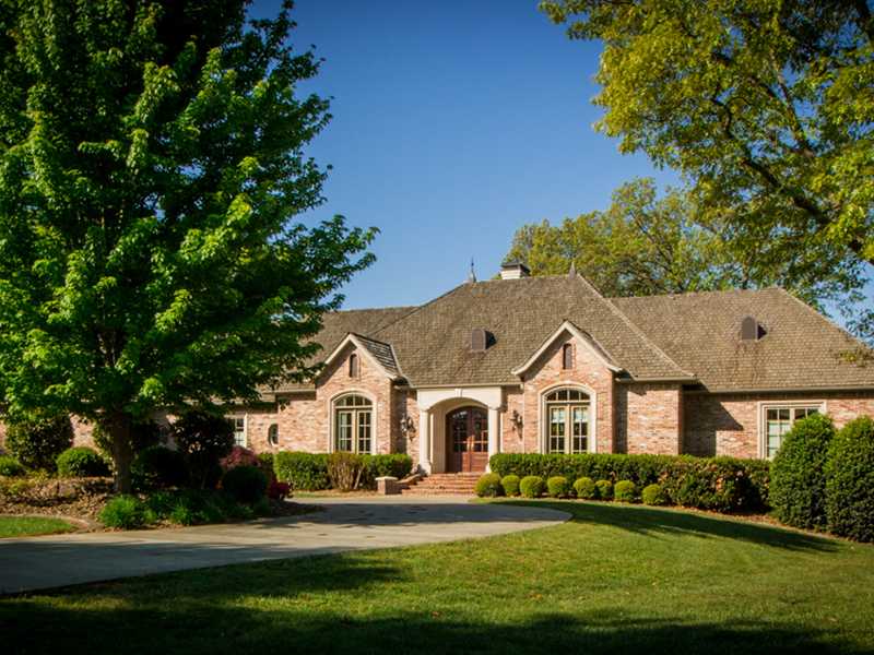 Breathtaking golf-front estate along a quiet street in Pinnacle Sub.  Featuring exquisite mill work, hardwood flooring, detailed moldings, coffered ceilings, walls of French door windows, top-of-the-line appliances in kitchen, catering kit and bar.,Boasting exceptional scale & layout of rooms, a banquet size DR, well appointed great rm, fabulous craft/utility rm, soundproof theater rm, recreational/billiard rm, wellness rm & abundant storage. Extensive exterior living areas w/spectacular golf views!