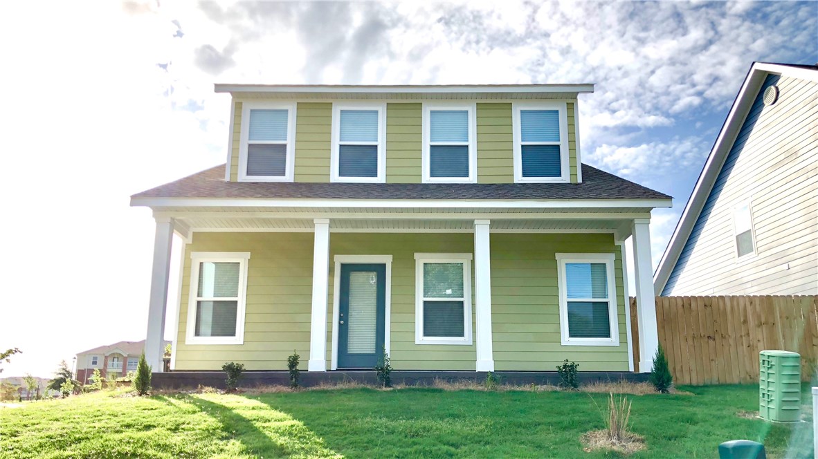 Adorable new construction. Enjoy all the amenities of the Links with living in a 3 bedroom single family home. Close to I-49, Bus Route; Restaurants.