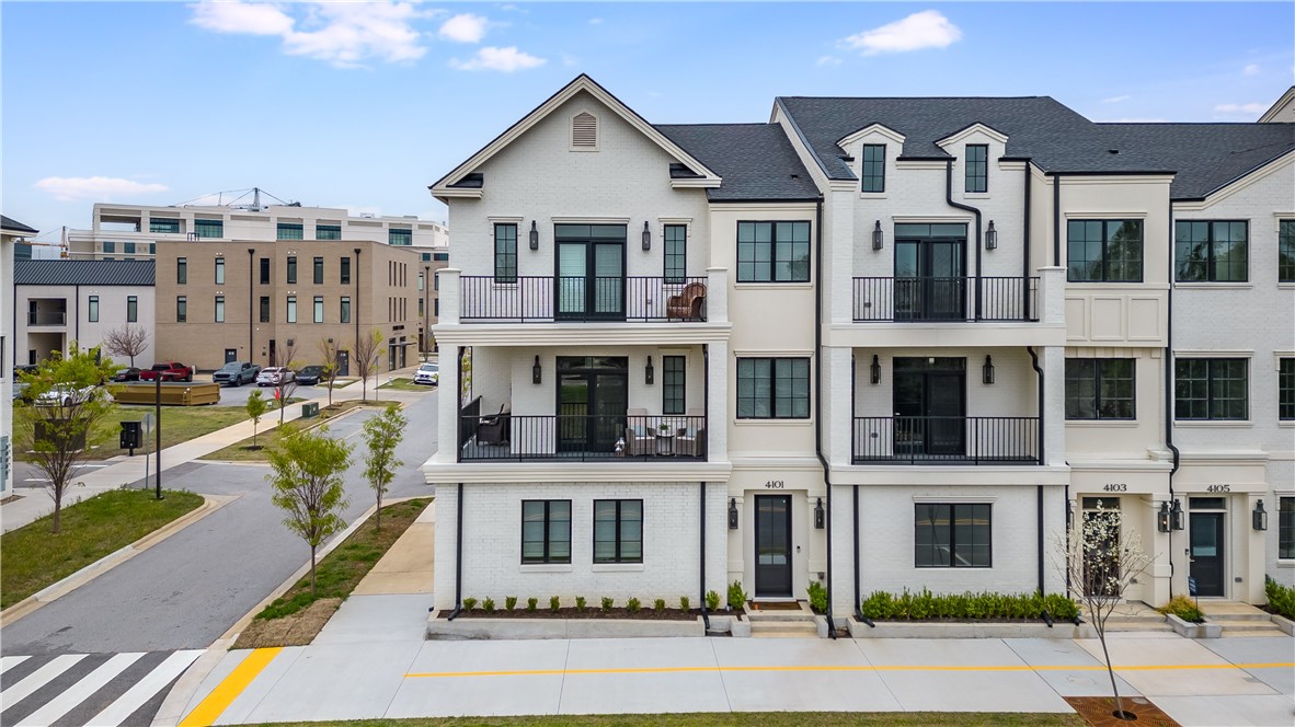 Pinnacle Heights Rogers - Residential