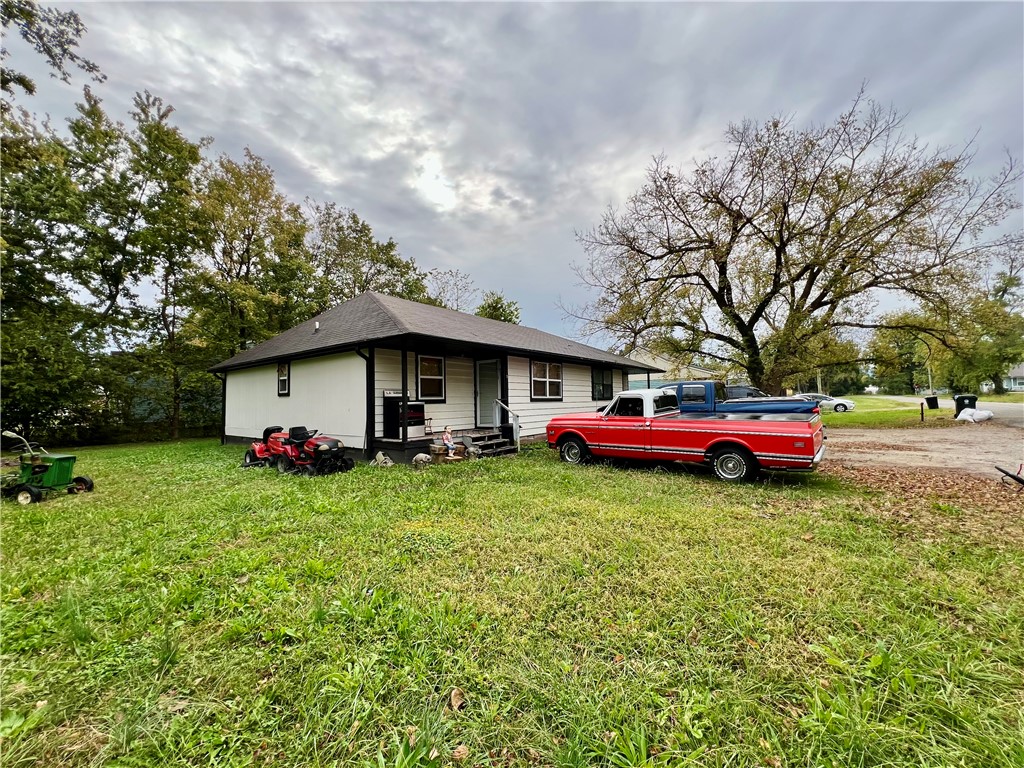Excellent Duplex investment, 2 bedroom and 1 full bath on each side, ideal for owner occupants or investors, Property features, 2bed/1bath per side, side 2 features new central HVAC system side,1 was updated i 2021 with new windows and updated flooring, stove on side 2 conveys , side 1 tenant owns the stove, both unit are month to month rental potential rent could be from $800-900+ per month per side. Side 1 needs some TLC giving the new owner an opportunity to add value over time