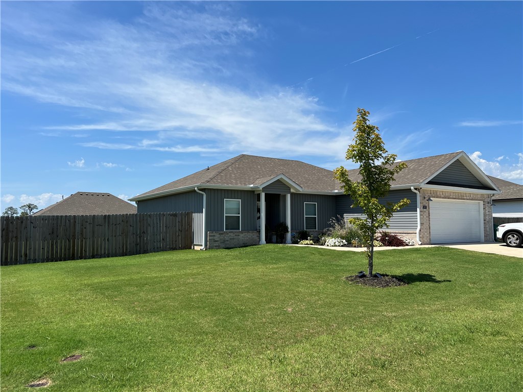 Welcome to your dream home in the desirable Farmington Heights subdivision! This charming 3-bedroom, 2-bathroom residence sits proudly on a spacious corner lot and boasts a large backyard, perfect for outdoor gatherings and relaxation. The home comes complete with essential appliances, including a washer, dryer, and refrigerator, making your move-in seamless. Enjoy the benefits of community living with access to a well-maintained park featuring a basketball court, children's playground, and ample green space. Plus, you’re just minutes away from the Farmington City Park, offering walking trails, tennis courts, a covered pavilion, disc golf, and more.