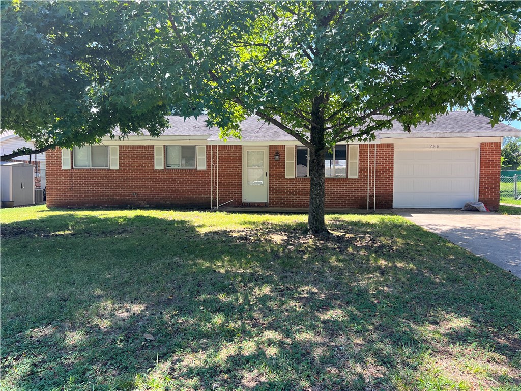 Brick single family 3 bedrooms/1.5 baths with a large fenced backyard.  Convenient location, close to schools.  Comes with dishwasher and stove.  No pets.  Shade trees.  MOVE IN SUMMER SPECIAL 1/2 off the first month's rent.