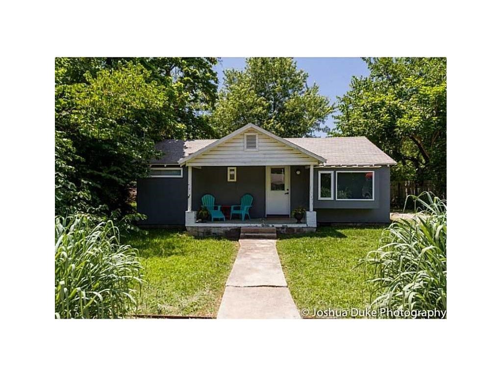 Don't miss this modern home with close proximity of the U of A, downtown square, Razorback Greenway and Walker Park. This house is a two bedroom, one bath house with new appliances with large fenced in backyard and deck.