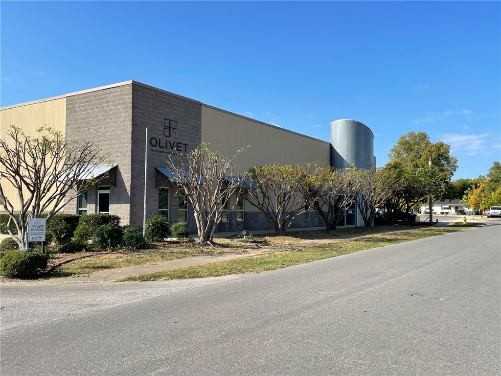 BACK ON THE MARKET!  Prime downtown trophy property within walking distance to the Bentonville Square, 8th Street Market, The Momentary, retailers and restaurants.  Ample parking on site.  Building has 2 roll up drive in doors.  Seller will consider a leaseback.