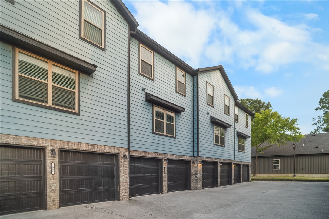 Bourbon Street Twnhms Hpr - Residential