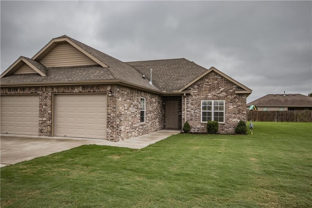 Great 2 bedroom 2 bath duplex unit for lease in Centerton, with quick access to HWY 102/14th St, this property come with all appliances as a courtesy to the tenants, all electric, mowing included, pets are negotiable and its ready to move in now!