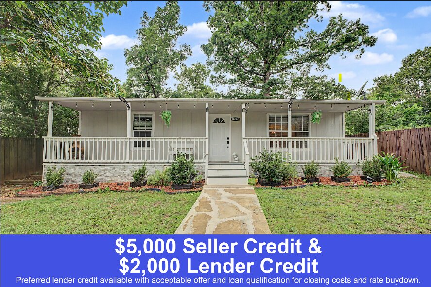 Seller is offering $5,000 in credits towards closing costs with acceptable offer. $2,000 Preferred lender credits with acceptable offer and financing. Get into Rogers by Beaver Lake at an affordable monthly payment. Rogers is the next place to be.