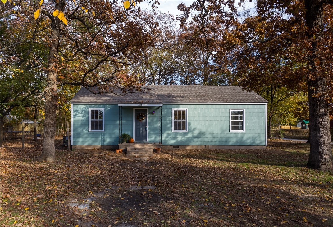 Adorable cottage style home on a corner lot! 3 bedroom, 1 bath home with 896sf. Carpet, vinyl and original hardwood flooring. Gas wall heater for back up option. Fenced yard, corner lot with mature trees and a 1 car attached carport. Close to area schools and downtown shopping.